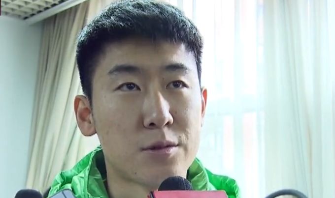 如许做的益处是，使得影片矛盾实足，布满了这部片子所需要的爆发力，也给一堆演员布满了彪戏的空间，坏处则是，过快的跳跃，让我哪怕没有遗漏一帧画面，在最后逆转之时，都有给我一种过度俄然的感受。